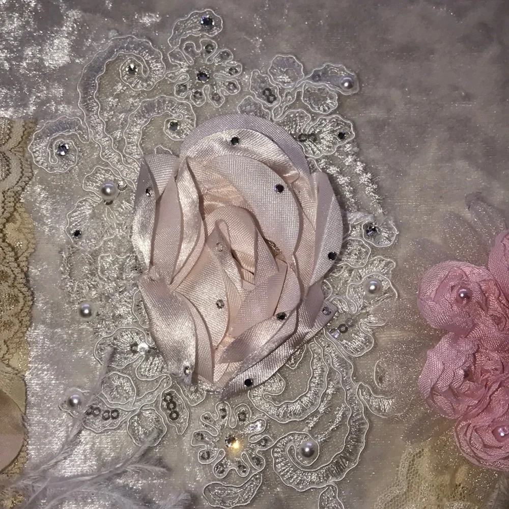 Embellished lace headbands and hair brochure NWOT